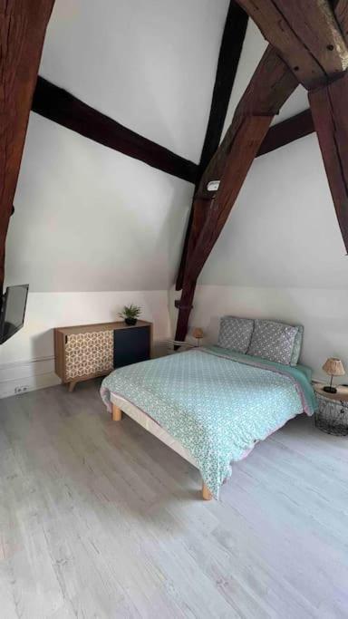 Апартаменты Charme Plein Coeur Auxerre - Parking Prive Экстерьер фото